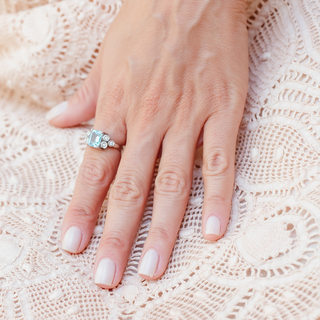 Anel em Diamantes e Topázio Sky Natural