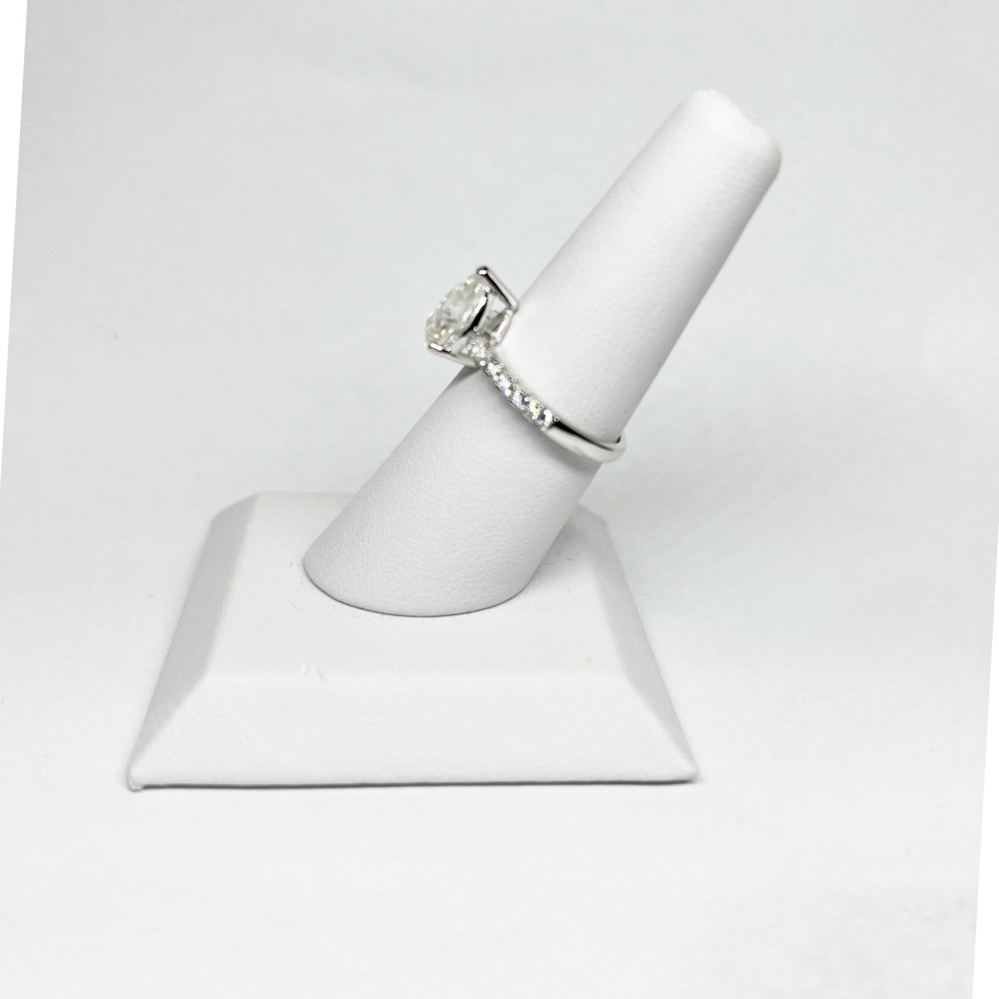 Meia Aliança Gota Moissanita 5,25ct