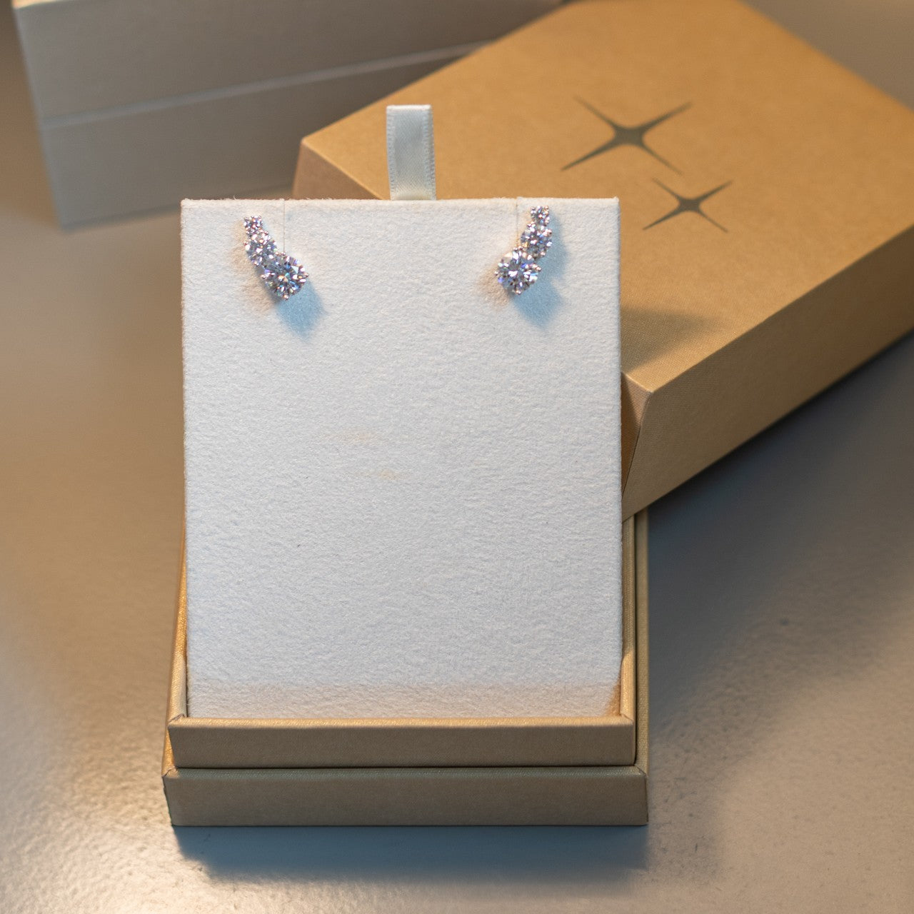 Brinco Earcuff Trio em Moissanitas