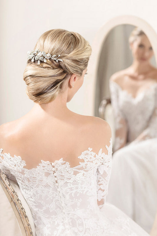 Grinalda, Véu ou Mantilha? Entenda as Diferenças e Escolha o Acessório Ideal para o Seu Casamento