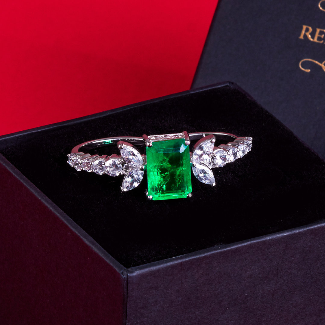 Anel Dois Dedos Esmeralda Baguete