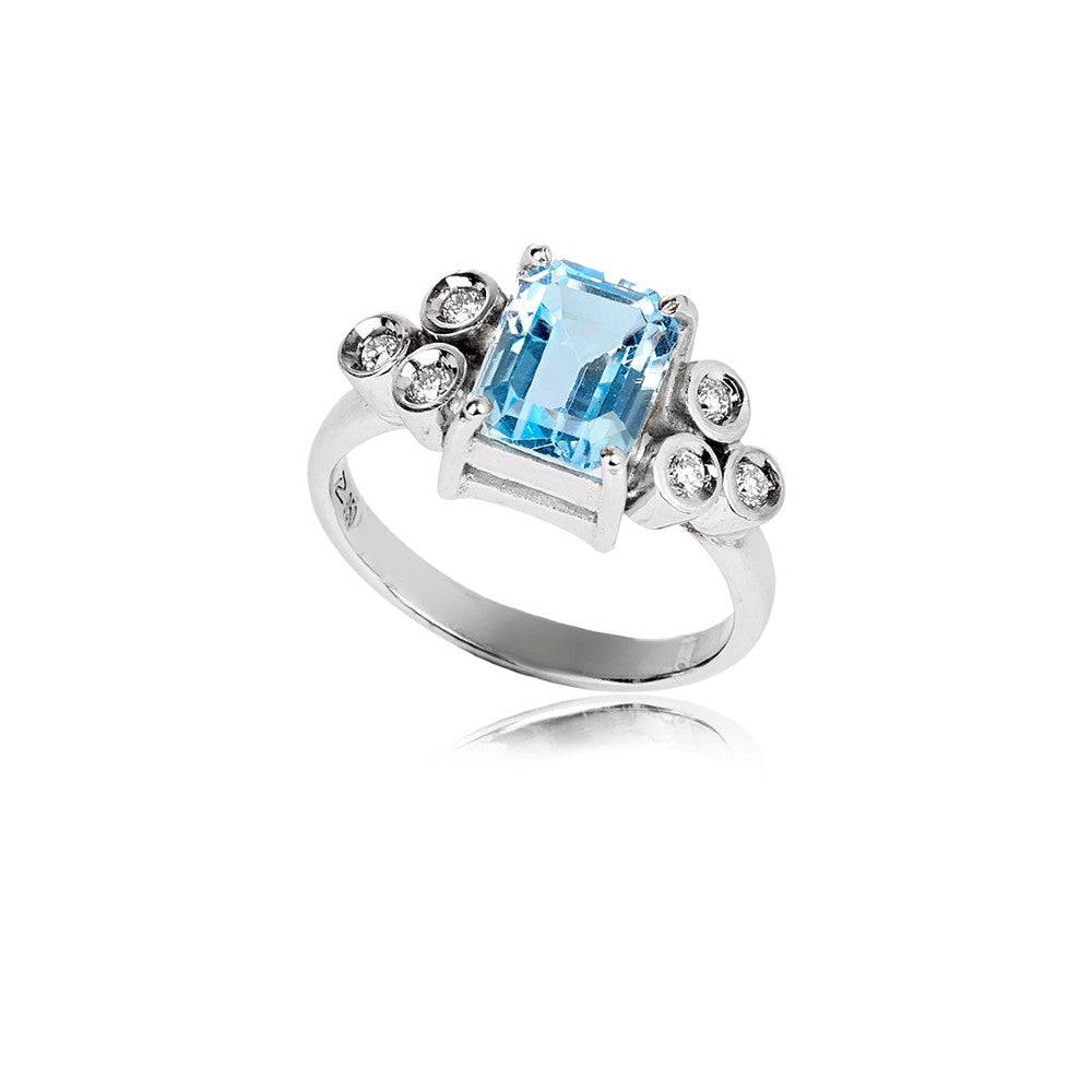 Anel em Diamantes e Topázio Sky Natural