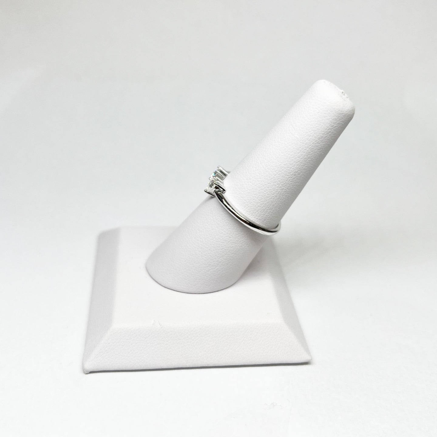 Anel Entreaberto com Coração Moissanita 0,50ct