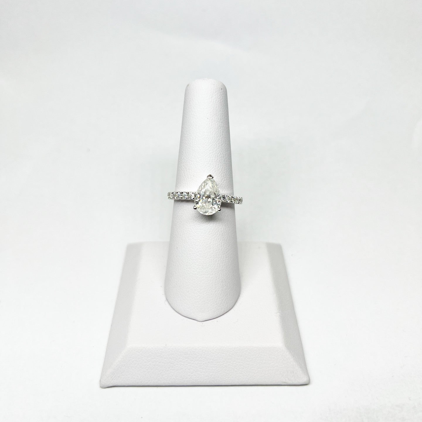 Meia Aliança Gota Moissanita 5,25ct