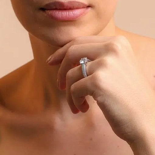 Anel Solitário 8mm Aro Pavê