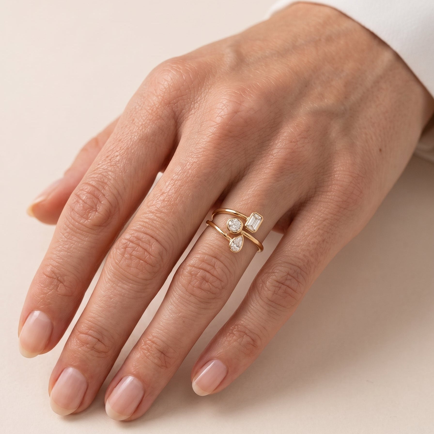 Anel Entreaberto com Moissanitas - 0.75ct