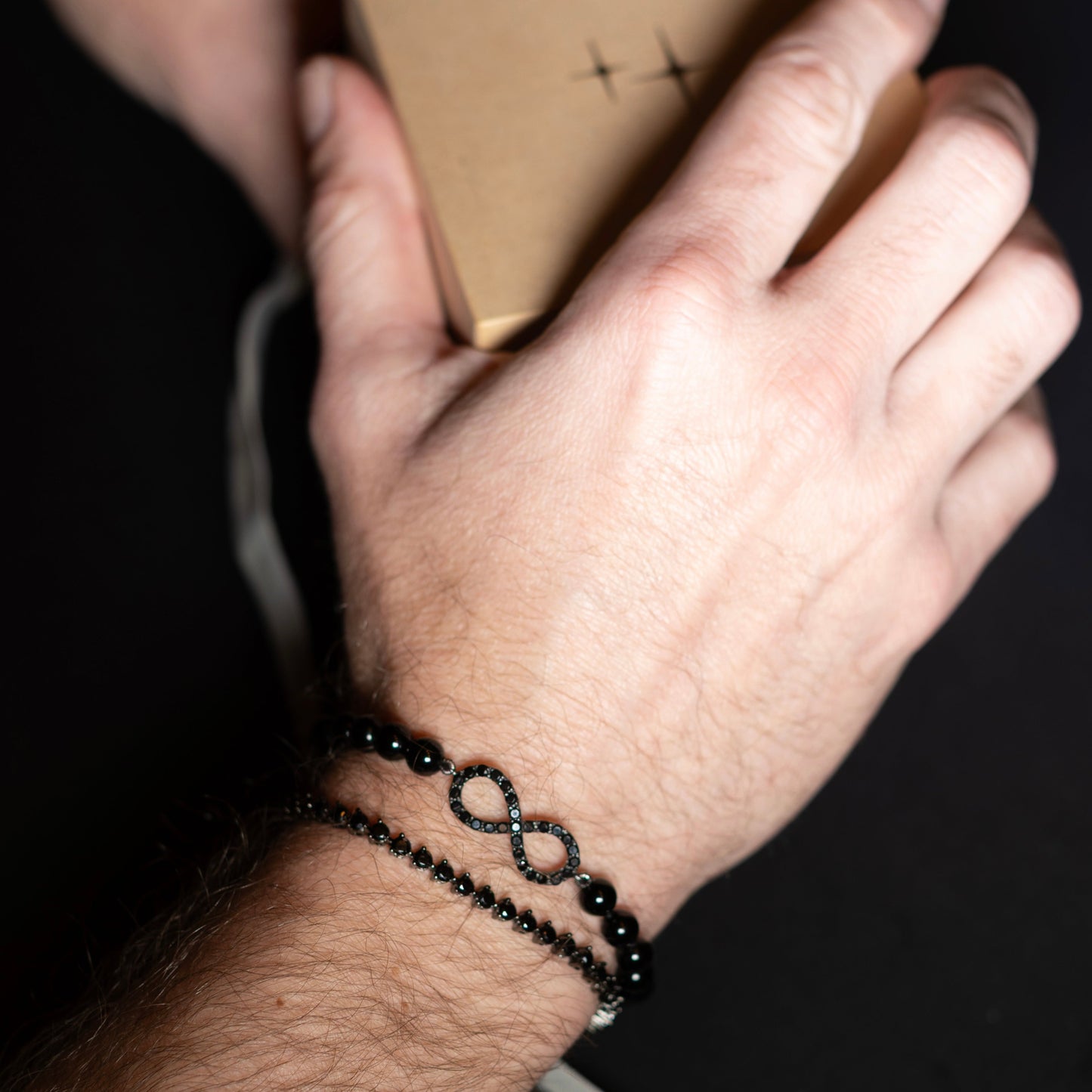 Pulseira Infinito e Esferas de Ônix Natural