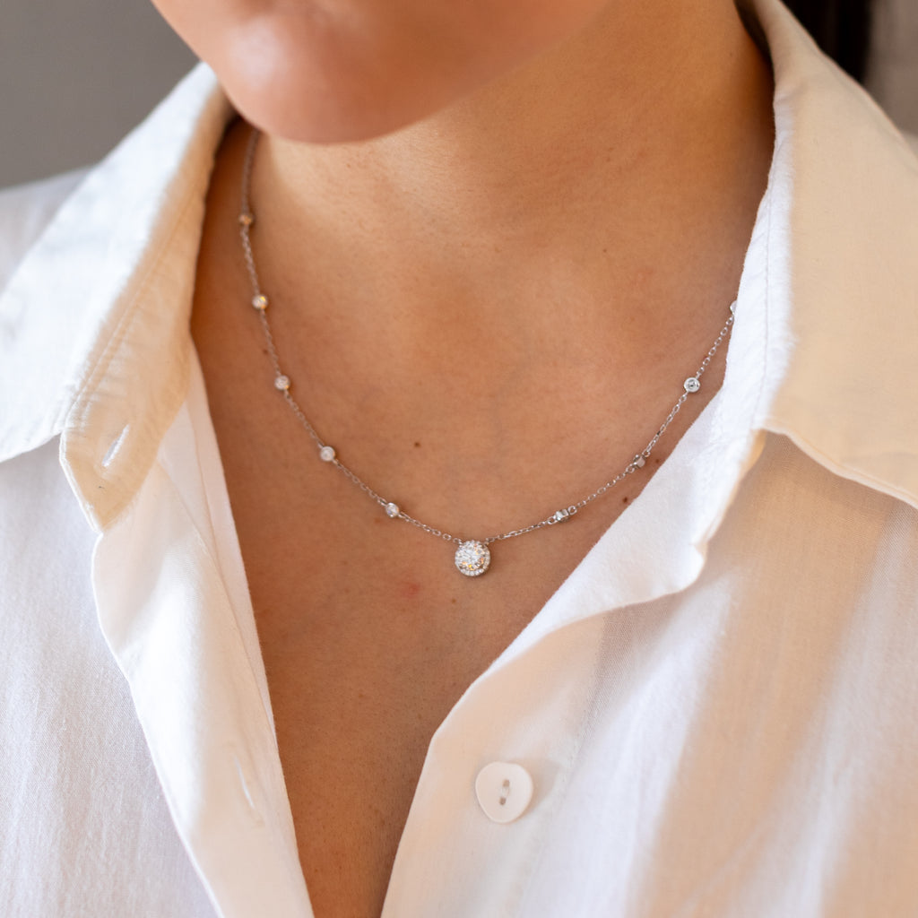 Colar solitário com Moldura de Moissanitas 0,95ct
