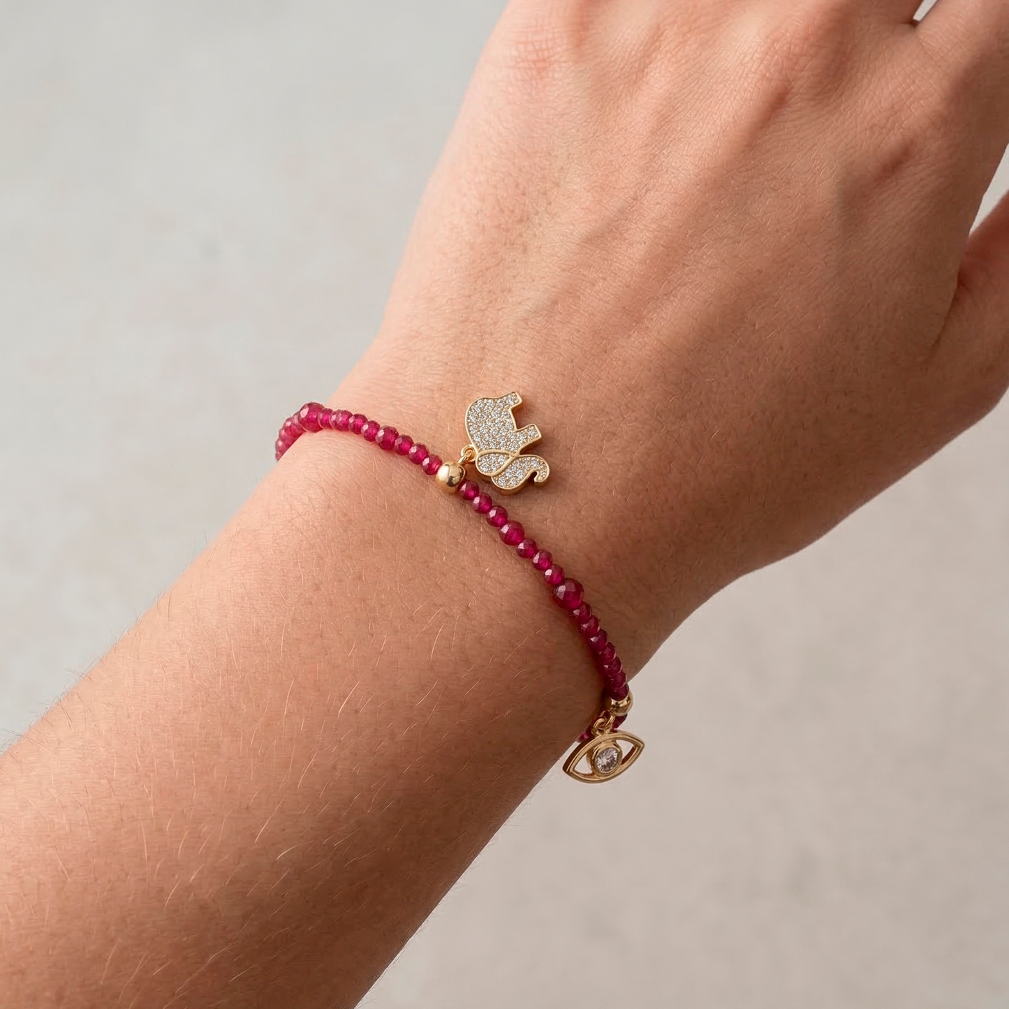 Pulseira Fio de Rubi com Amuletos