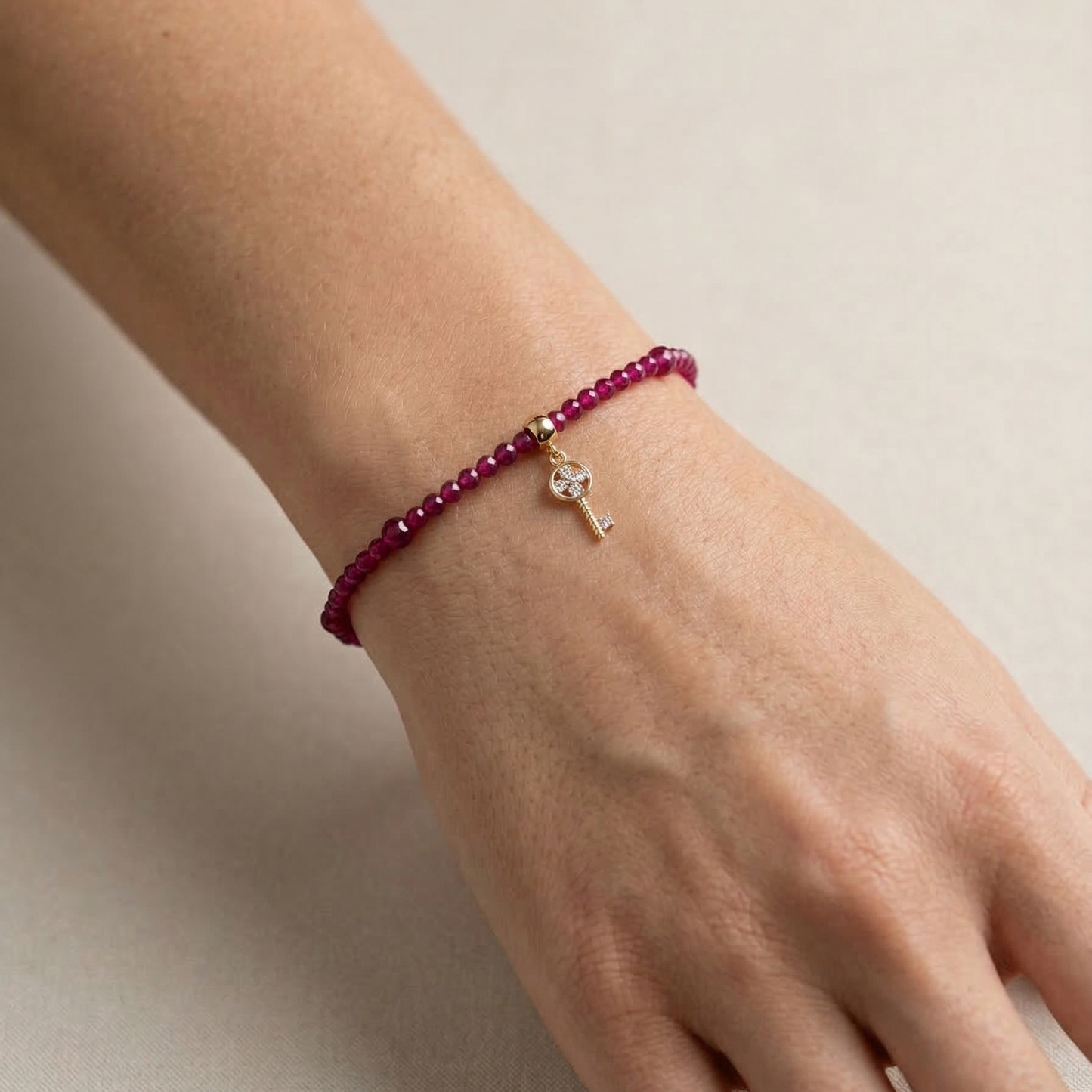 Pulseira Fio de Rubi com Chave