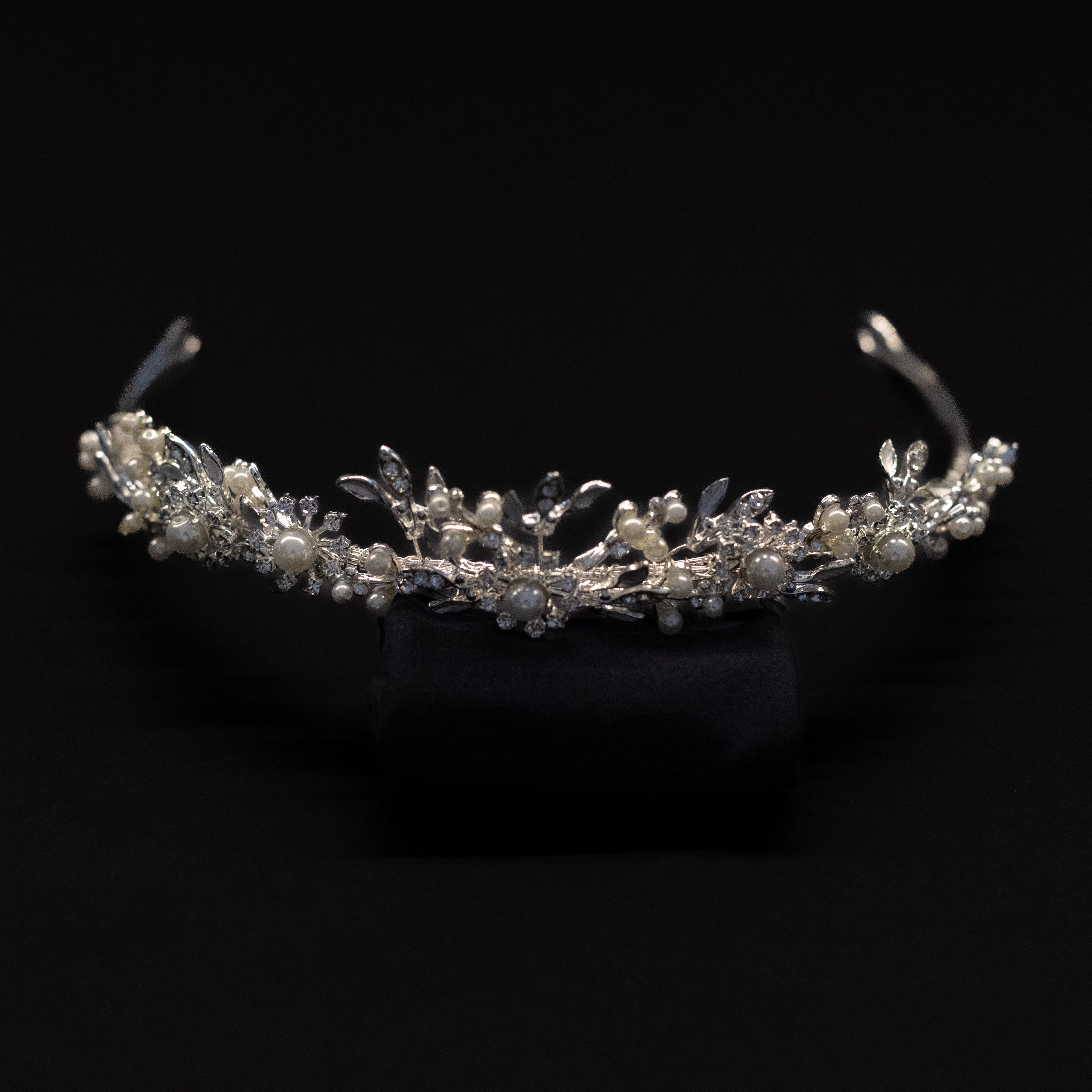 Tiara Alba