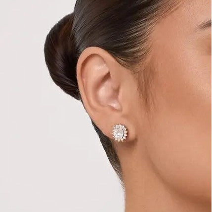 Brinco Oval com Moldura de Moissanita