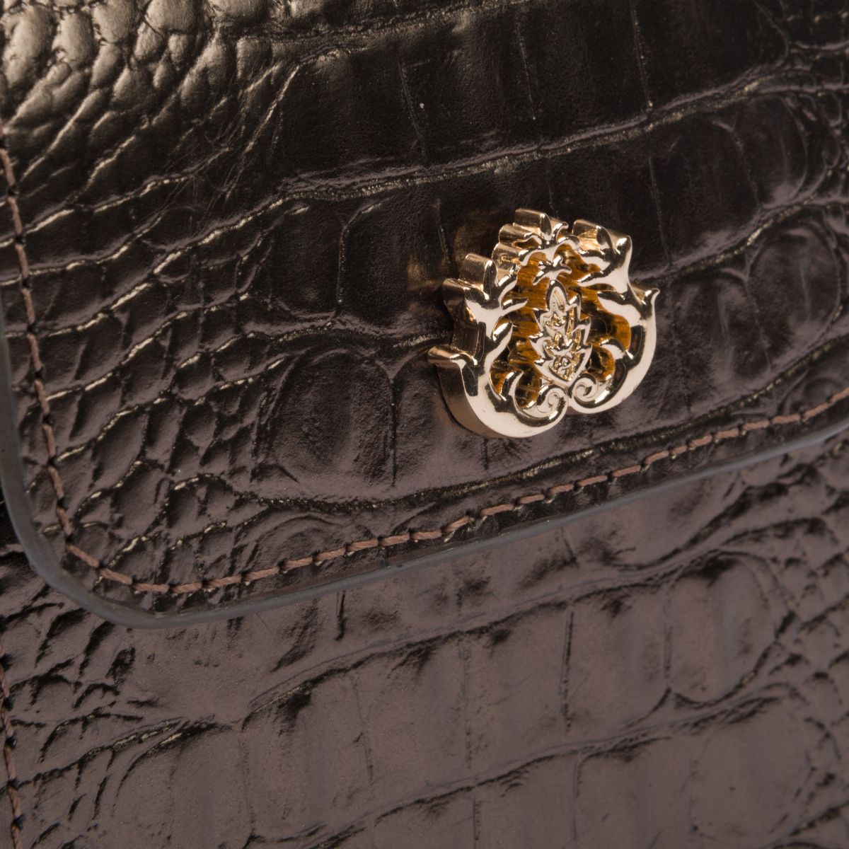 Phone Pouch com Tampa em Couro
