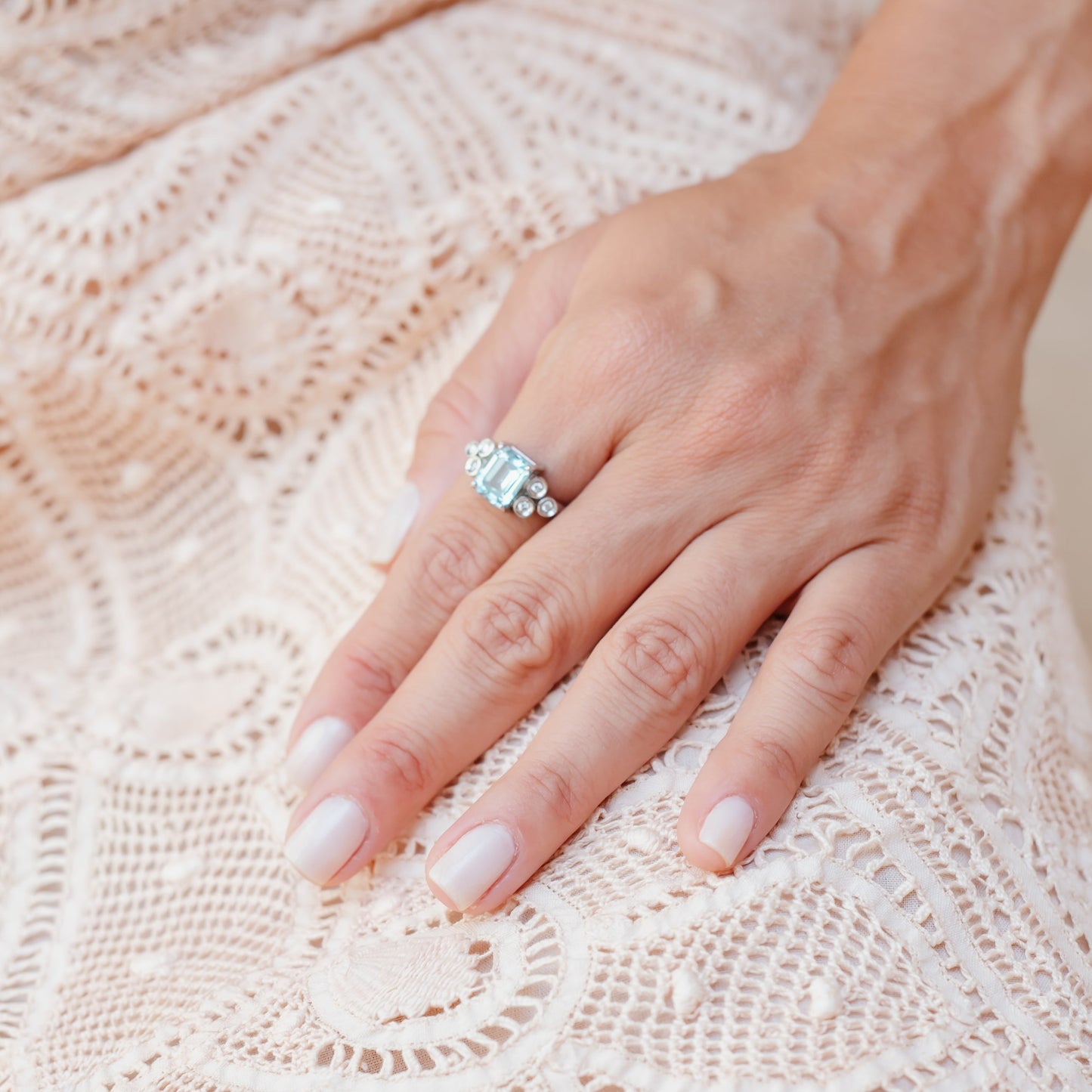 Anel em Diamantes e Topázio Sky Natural