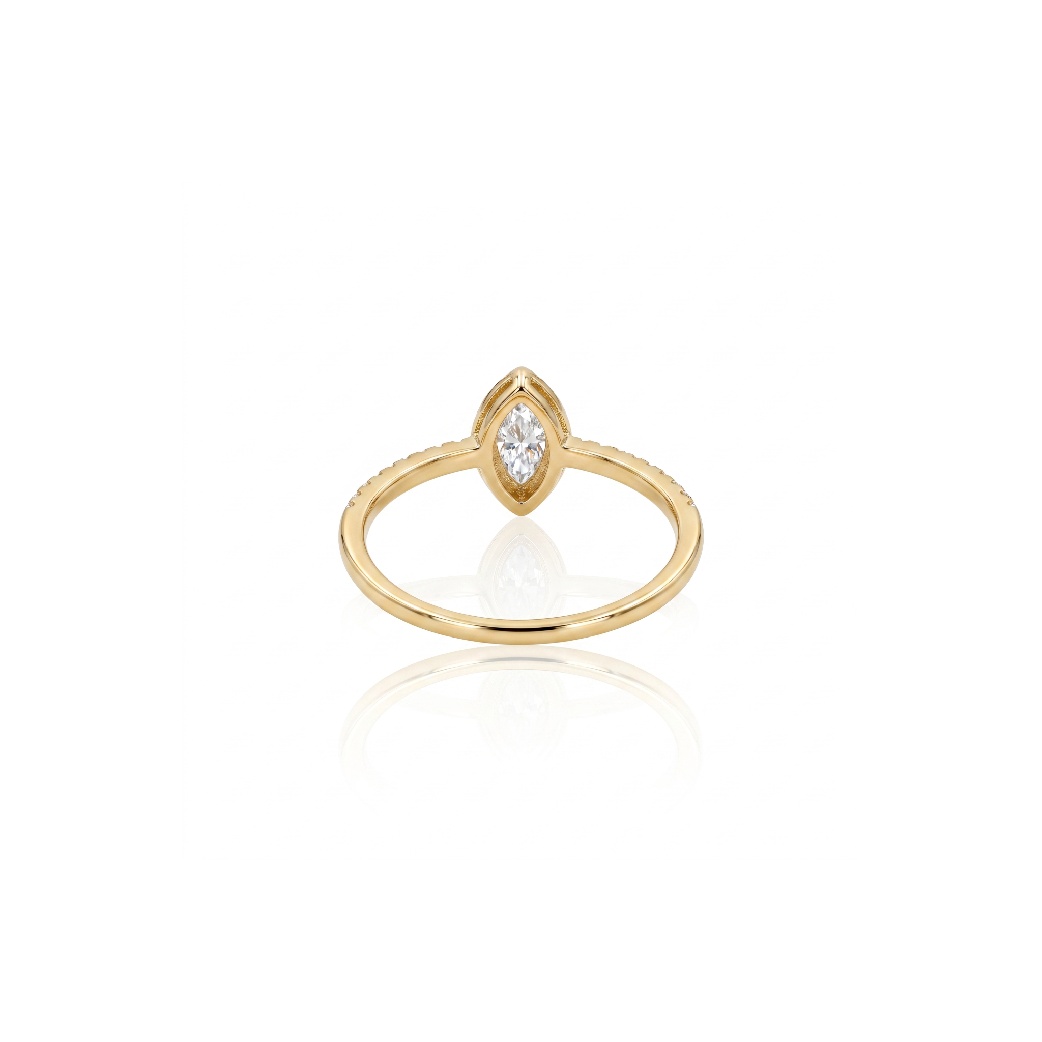 Aliança Solitário Moissanita Navete 6x3mm com Moldura- 0.10ct